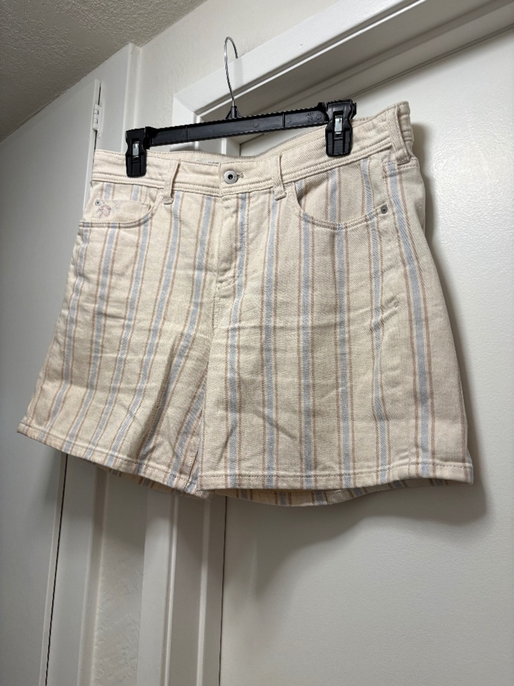 Pilcro / Anthropologie striped boyfriend shorts - size 29
